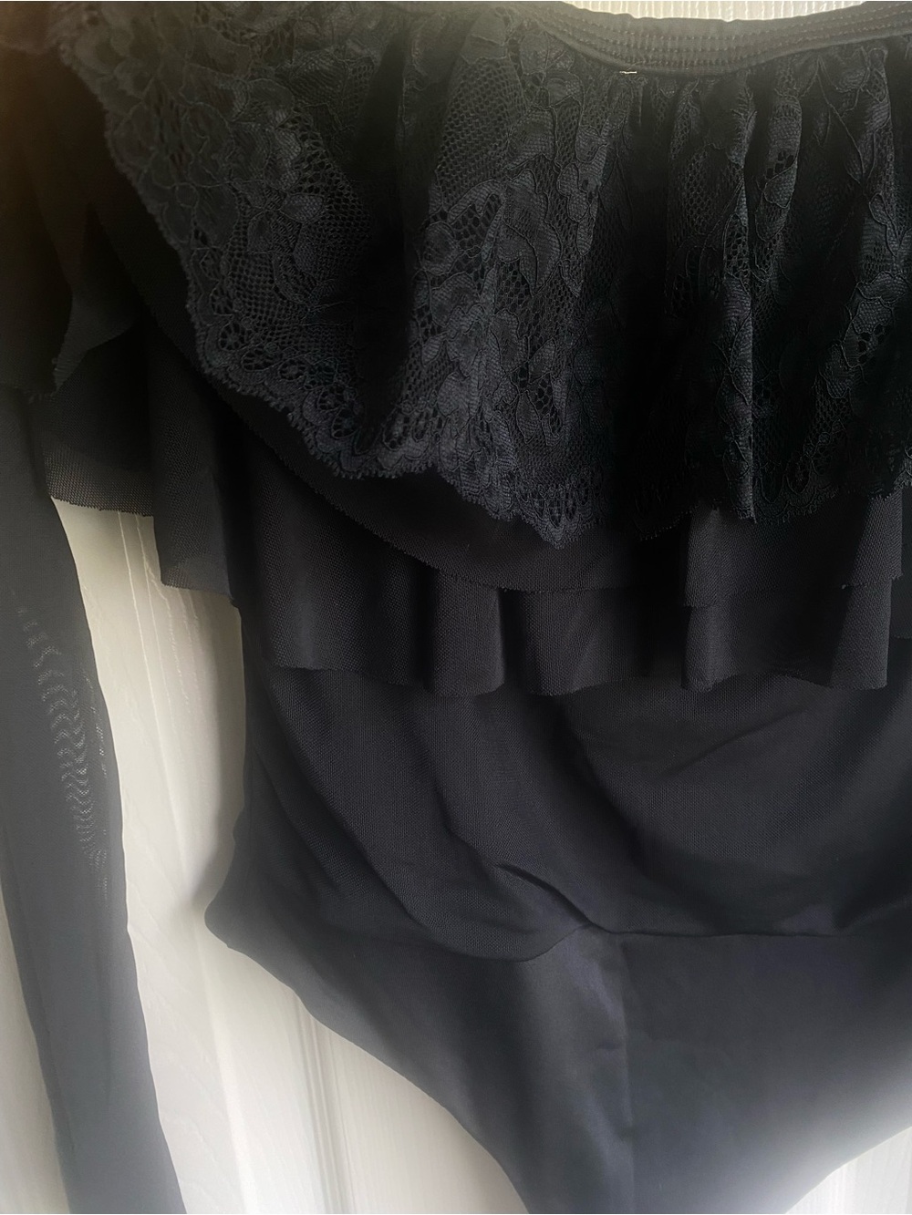 NEW AFRM Saylor long sleeve off the shoulder ruffle bodysuit in black Size L - Picture 9 of 12